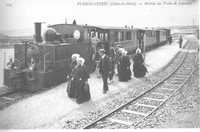  1900-1914 Un train far West arrive a Perros-Guirec coiffes traditionnelles_new.jpg 